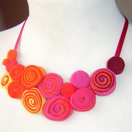 Coliere fetru colorat