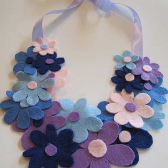 Coliere fetru floricele