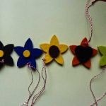 Flori colorate fetru/pasla martisor - brosa