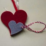 Martisor pasla rosu cu gri