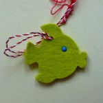 Martisor peste verde deschis din fetru / pasla