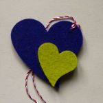 Martisor brosa inima albastra  si verde