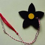 Flori colorate fetru/pasla martisor - brosa negru